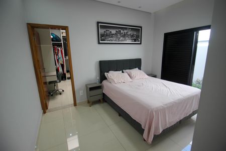 Casa de condomínio para alugar com 200m², 3 quartos e 2 vagas