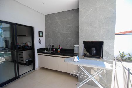 Casa de condomínio para alugar com 200m², 3 quartos e 2 vagas