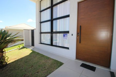 Casa de condomínio para alugar com 200m², 3 quartos e 2 vagas