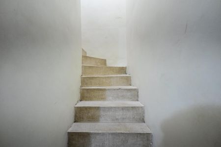 Casa para alugar com 68m², 2 quartos e 3 vagasEscada