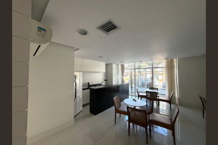 Apartamento à venda com 129m², 4 quartos e 2 vagas Apartamento à venda com 129m², 4 quartos e 2 vagasÁrea externa