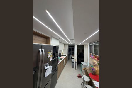 Apartamento à venda com 129m², 4 quartos e 2 vagas Apartamento à venda com 129m², 4 quartos e 2 vagasCozinha