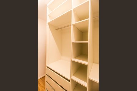 Apartamento para alugar com 75m², 2 quartos e 2 vagasCloset da suíte