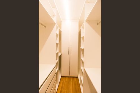 Apartamento para alugar com 75m², 2 quartos e 2 vagasCloset da suíte