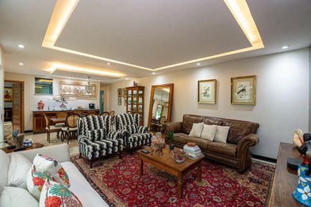 Casa à venda com 4 quartos, 240m² em Charitas, Niterói