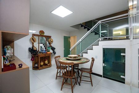 Casa à venda com 4 quartos, 240m² em Charitas, Niterói