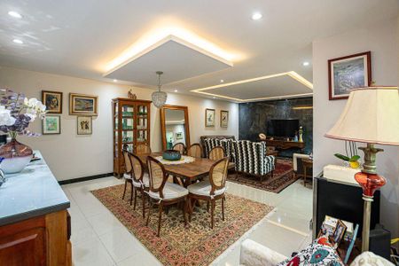 Casa à venda com 4 quartos, 240m² em Charitas, Niterói