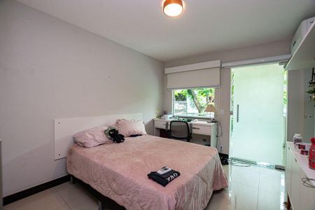 Casa à venda com 4 quartos, 240m² em Charitas, Niterói