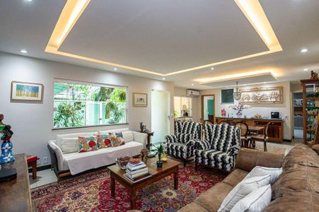 Casa à venda com 4 quartos, 240m² em Charitas, Niterói