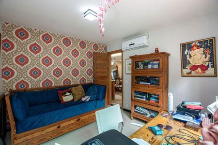 Casa à venda com 4 quartos, 240m² em Charitas, Niterói