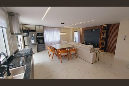 Casa à venda com 3 quartos, 220m² em Vila Camilópolis, Santo André