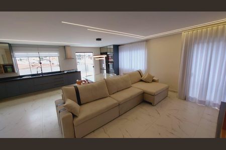 Casa à venda com 3 quartos, 220m² em Vila Camilópolis, Santo André