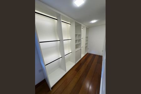 Casa à venda com 410m², 5 quartos e 15 vagasCloset - Suíte 2