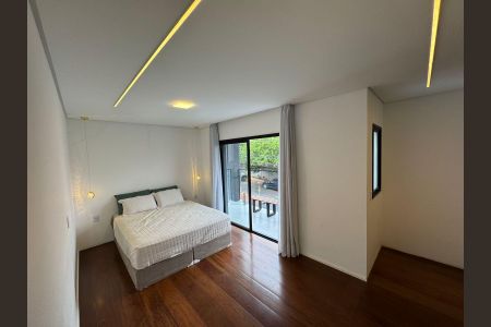 Casa à venda com 410m², 5 quartos e 15 vagasSuíte 2