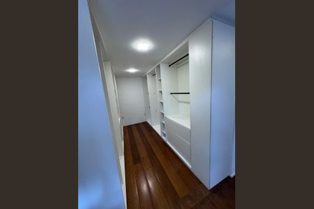 Casa à venda com 410m², 5 quartos e 15 vagasCloset - Suíte 2