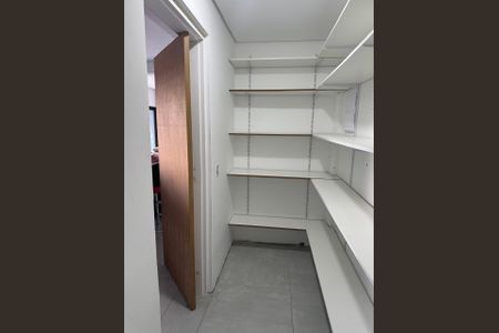 Casa à venda com 410m², 5 quartos e 15 vagasCozinha - Dispensa