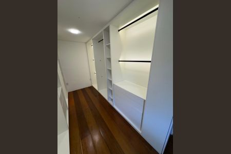 Casa à venda com 410m², 5 quartos e 15 vagasCloset - Suíte 2