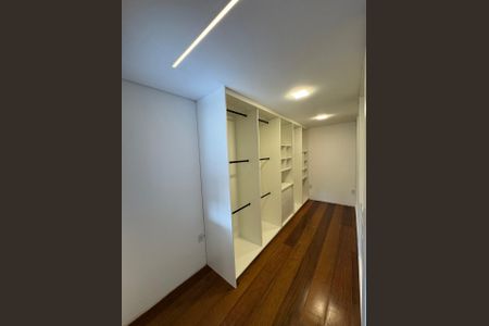 Casa à venda com 410m², 5 quartos e 15 vagasCloset - Suíte 2
