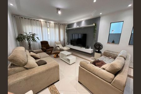 Casa à venda com 4 quartos, 445m² em Parque Sao Domingos, São Paulo