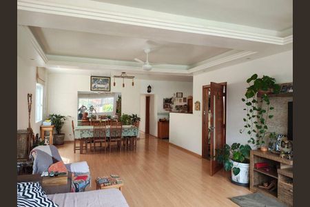 Casa à venda com 4 quartos, 182m² em Piratininga, Niterói