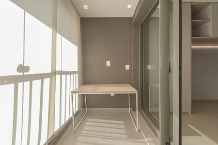 Studio para alugar com 27m², 1 quarto e sem vaga Studio para alugar com 27m², 1 quarto e sem vagaVaranda