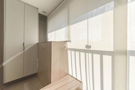 Studio para alugar com 27m², 1 quarto e sem vaga Studio para alugar com 27m², 1 quarto e sem vagaVaranda
