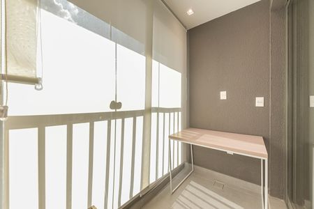 Studio para alugar com 27m², 1 quarto e sem vaga Studio para alugar com 27m², 1 quarto e sem vagaVaranda