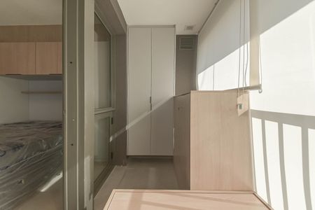 Studio para alugar com 27m², 1 quarto e sem vaga Studio para alugar com 27m², 1 quarto e sem vagaVaranda