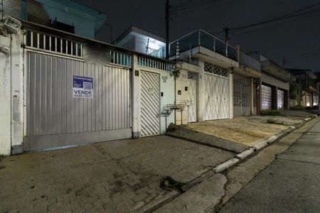 Casa à venda com 250m², 4 quartos e 3 vagas Casa à venda com 250m², 4 quartos e 3 vagasFachada