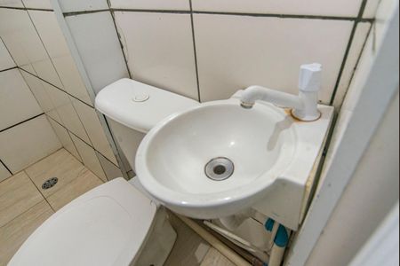 Banheiro  de casa para alugar com 1 quarto, 32m² em Sítio dos Vianas, Santo André