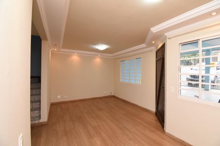 Casa para alugar com 105m², 3 quartos e 2 vagasSala