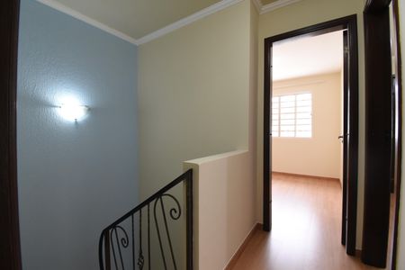 Casa para alugar com 105m², 3 quartos e 2 vagasCorredor/Escadas