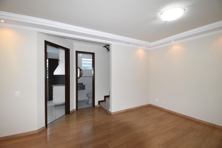 Casa para alugar com 105m², 3 quartos e 2 vagasSala