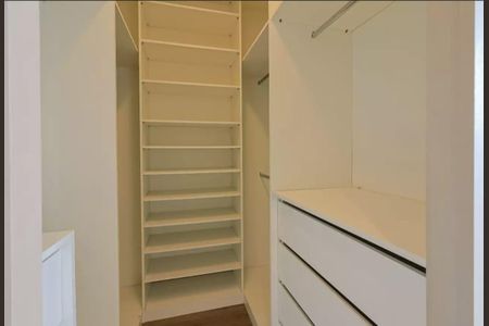 Apartamento à venda com 145m², 3 quartos e 3 vagasCloset 