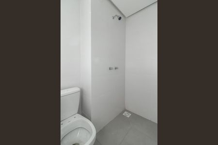 Banheiro de apartamento à venda com 1 quarto, 30m² em Independência, Porto Alegre