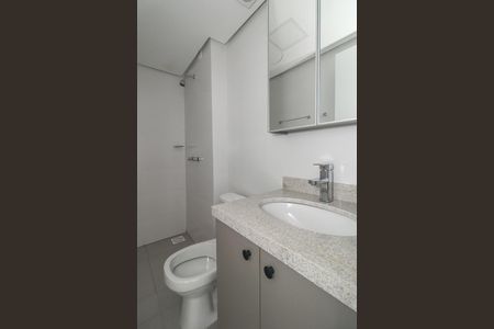 Banheiro de apartamento à venda com 1 quarto, 24m² em Independência, Porto Alegre