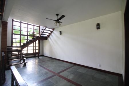 Casa de condomínio à venda com 446m², 4 quartos e 4 vagasSala