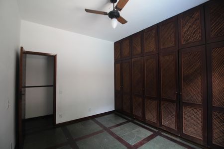 Casa de condomínio à venda com 446m², 4 quartos e 4 vagasQuarto 2