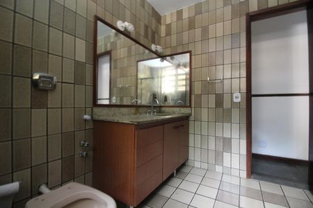 Casa de condomínio à venda com 446m², 4 quartos e 4 vagasBanheiro Social