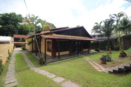 Casa de condomínio à venda com 446m², 4 quartos e 4 vagasFachada