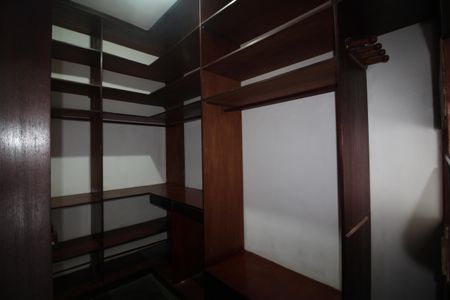 Casa de condomínio à venda com 446m², 4 quartos e 4 vagasQuarto 4 - Closet