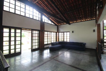 Casa de condomínio à venda com 446m², 4 quartos e 4 vagasSala