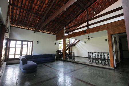 Sala de casa de condomínio à venda com 4 quartos, 446m² em Jacarepaguá, Rio de Janeiro