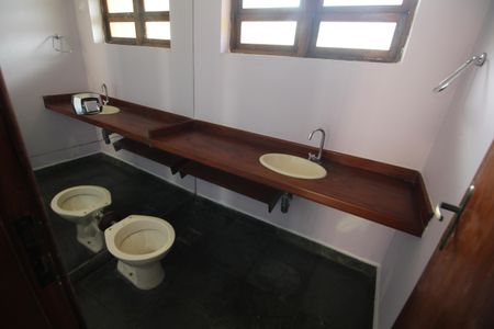 Casa de condomínio à venda com 446m², 4 quartos e 4 vagasLavabo