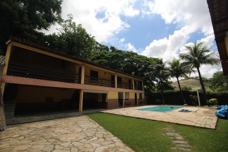 Casa de condomínio à venda com 446m², 4 quartos e 4 vagasEdícula