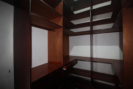 Casa de condomínio à venda com 446m², 4 quartos e 4 vagasQuarto 4 - Closet