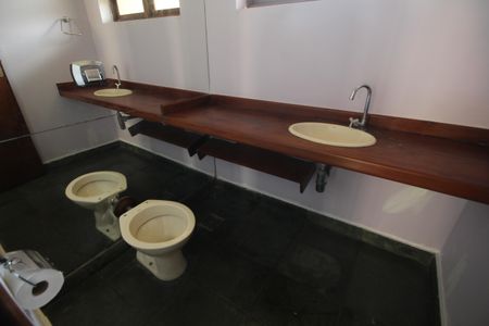 Casa de condomínio à venda com 446m², 4 quartos e 4 vagasLavabo