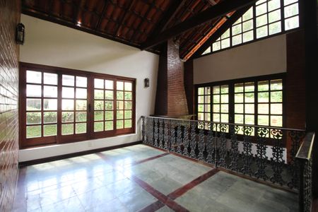 Casa de condomínio à venda com 446m², 4 quartos e 4 vagasSala