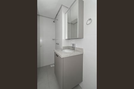 Banheiro de apartamento à venda com 1 quarto, 30m² em Independência, Porto Alegre