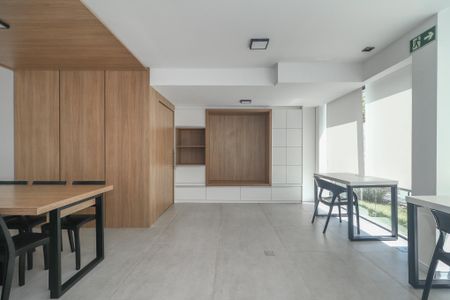 Sala de reunião de apartamento à venda com 1 quarto, 25m² em Independência, Porto Alegre